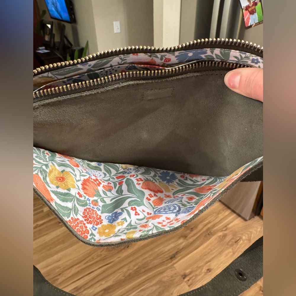 Lyons Leather Co. Moss Bee - Picture 5 of 6